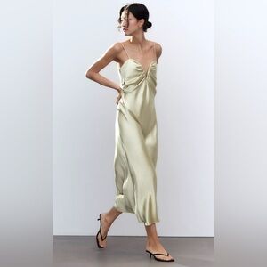 🔥🔥Zara Satin sweetheart midi dress